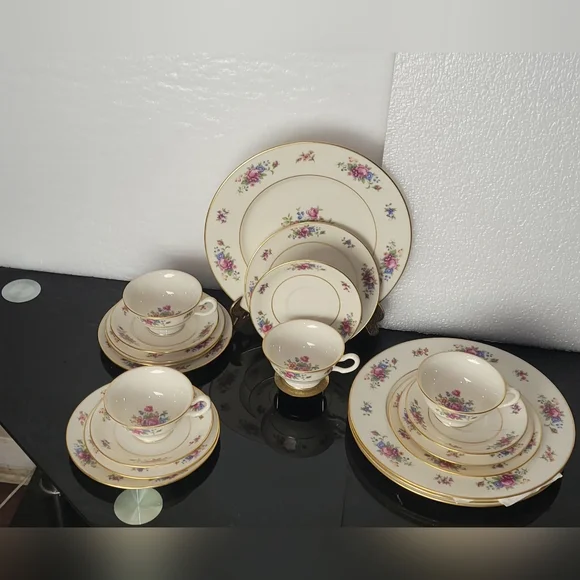 1930s REAR LENOX ROSE 20 PIECES Dinnerware Set WITH PURPLE LENOX STAMPED REAR - Picture 13 of 14